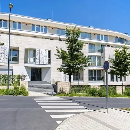 Carbona - Relax, Sissi * ヘーヴィーズ