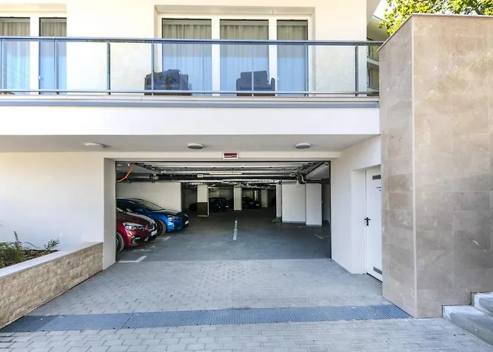 Carbona - Relax, Sissi Daire *