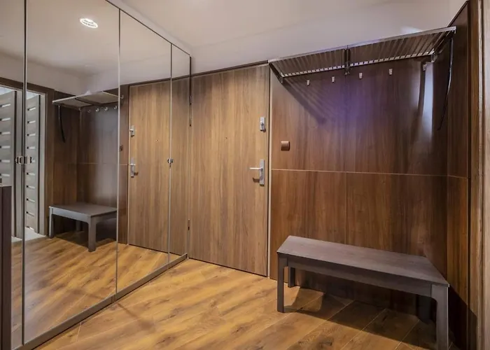 Carbona - Relax, Sissi Daire *