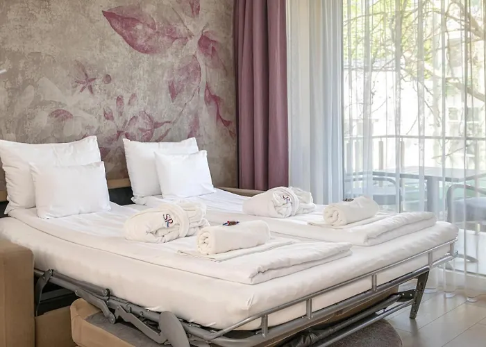 Daire Carbona - Relax, Sissi *